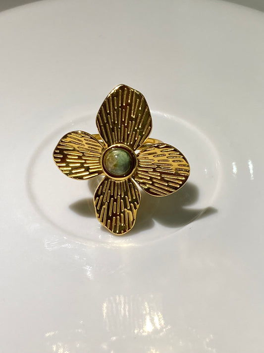 Anel Flor de Esmeralda