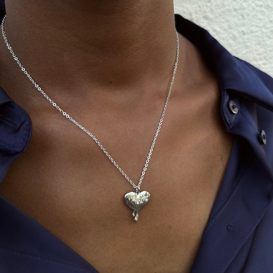 Colar Pingente De Coração Prateado