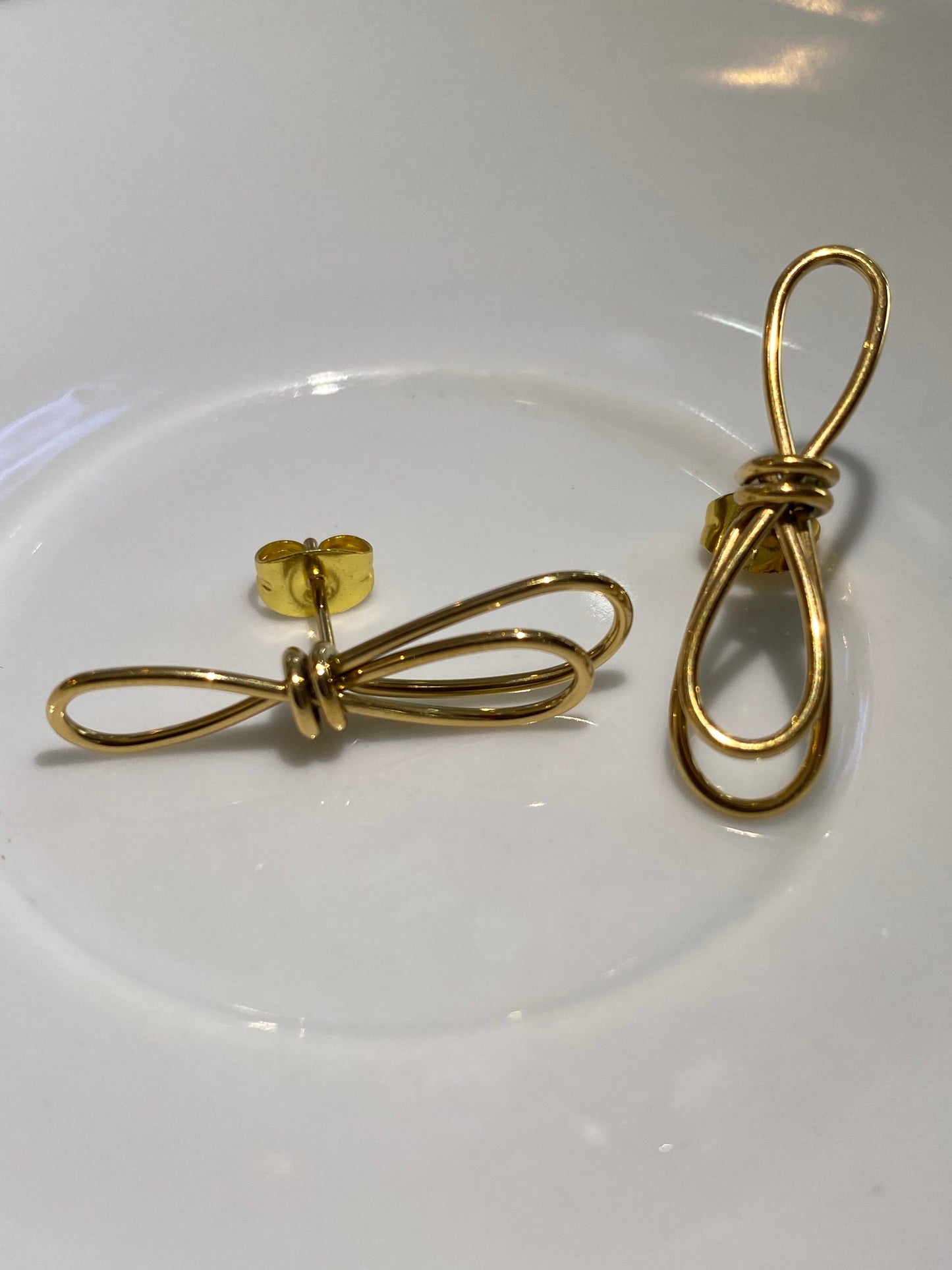 Brincos Minimalista Em Forma De Laço