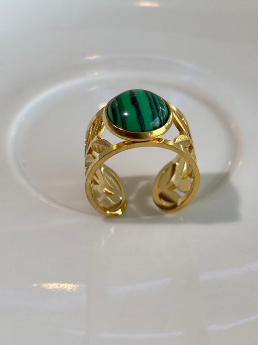 Anel Cravejado Com Pingente