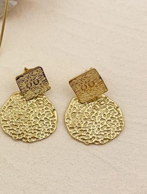conjunto de fio e brincos dourados