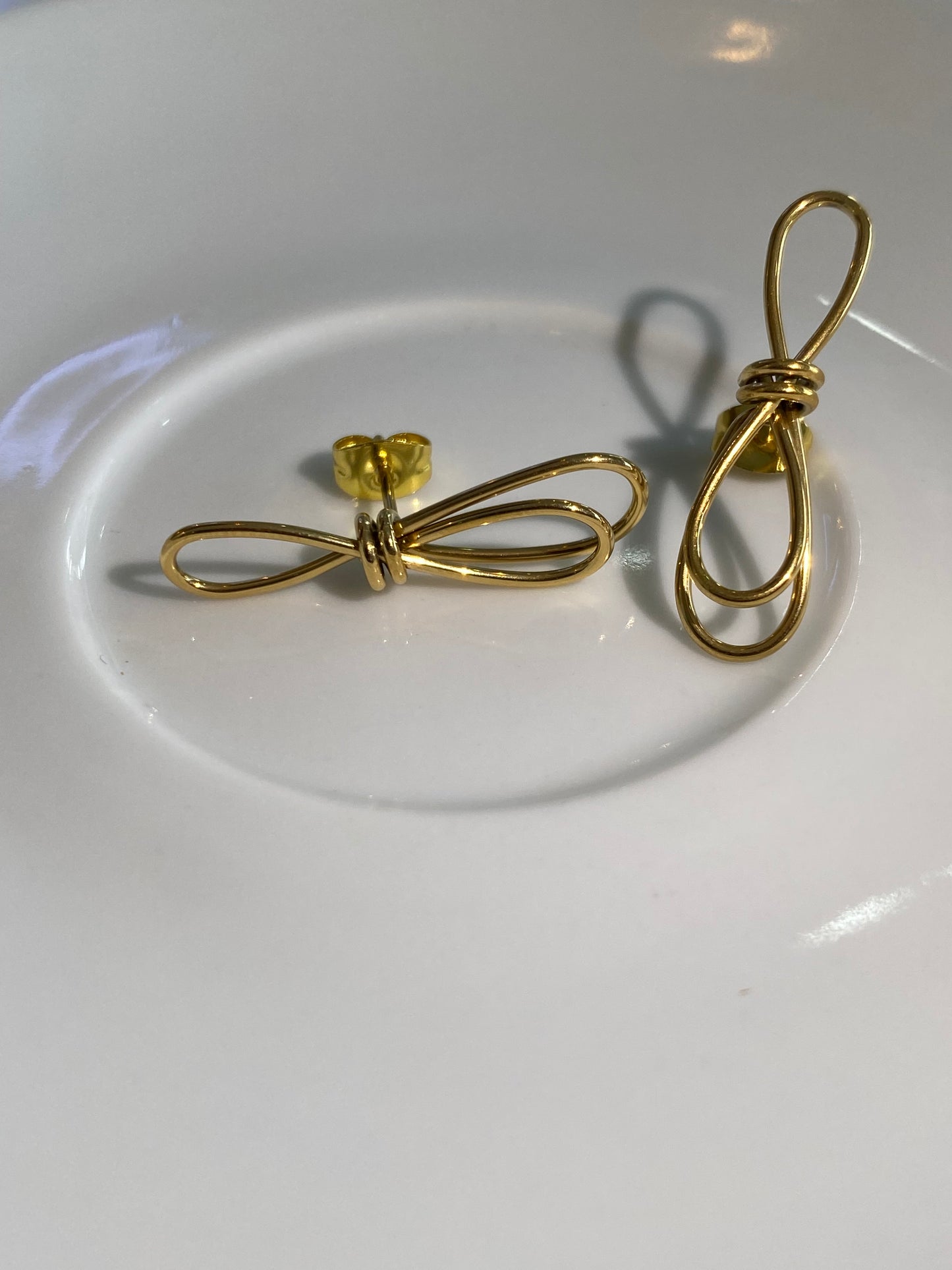 Brincos Minimalista Em Forma De Laço