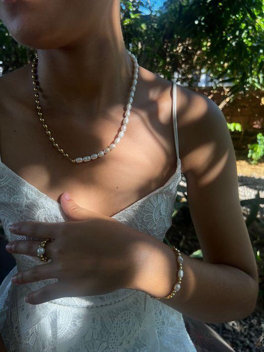 Conjunto Colar Bracelete e Anel com perolas