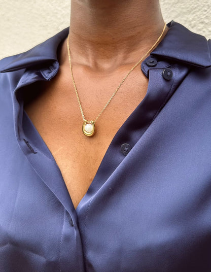Colar Dourado Com Pingente De Perola