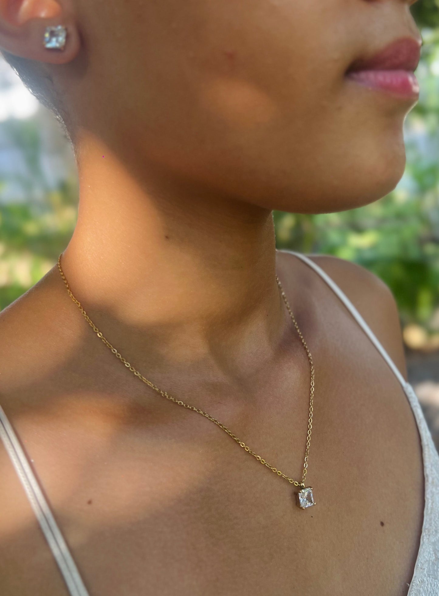 Conjunto dourado  de Colar Brincos pingente branco