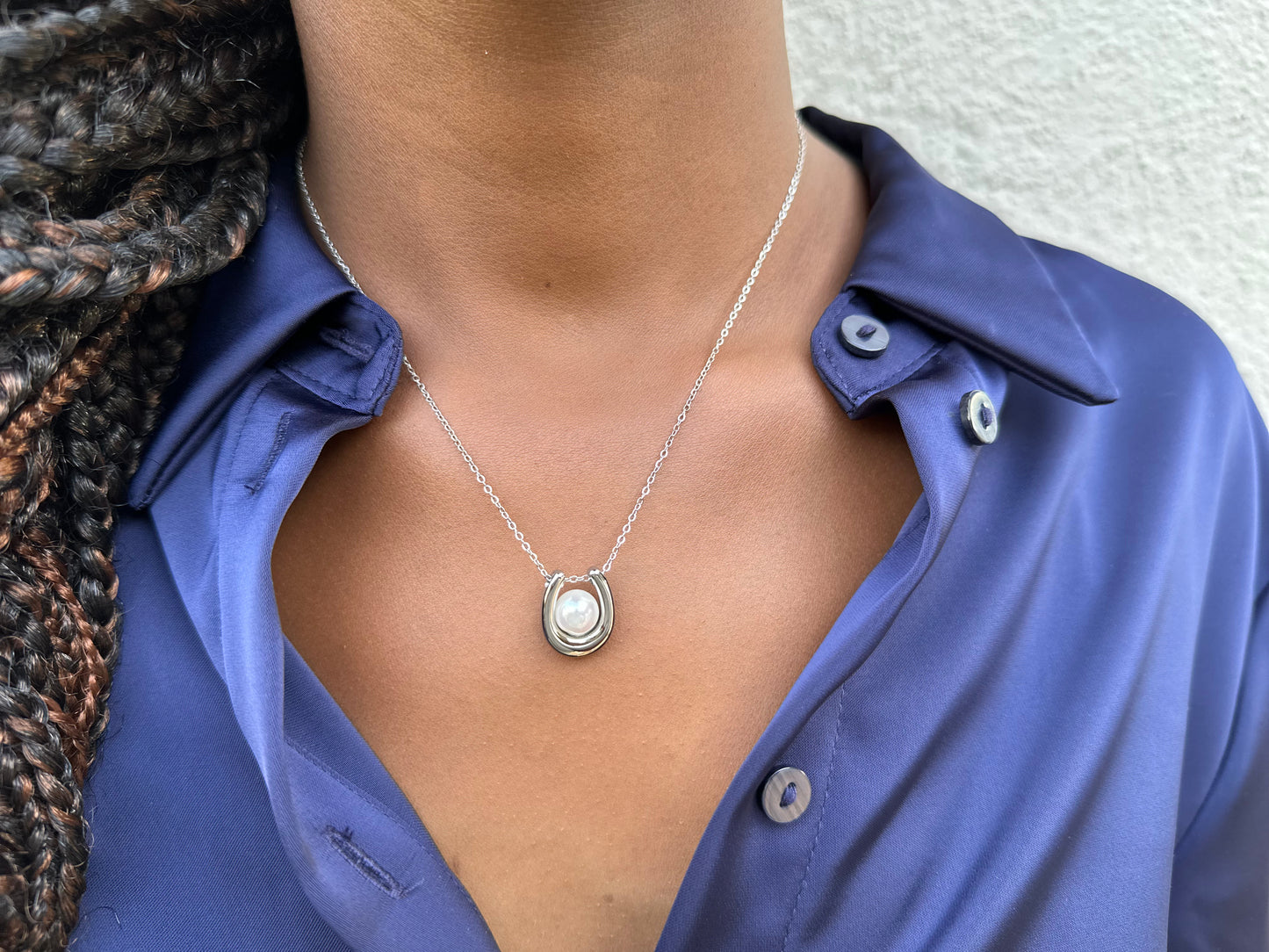 Colar Prateado Com Pingente De Perola
